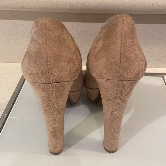 NWOT ~ Taupe Platform PinUp Heels! - Picture 4 of 6